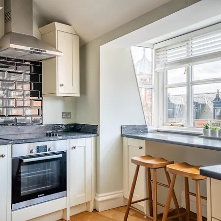 Clifford St - 8 * York