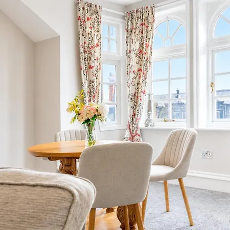 Clifford St - 8 * York