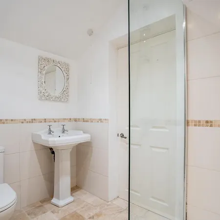 Clifford St - 8 Apartment *